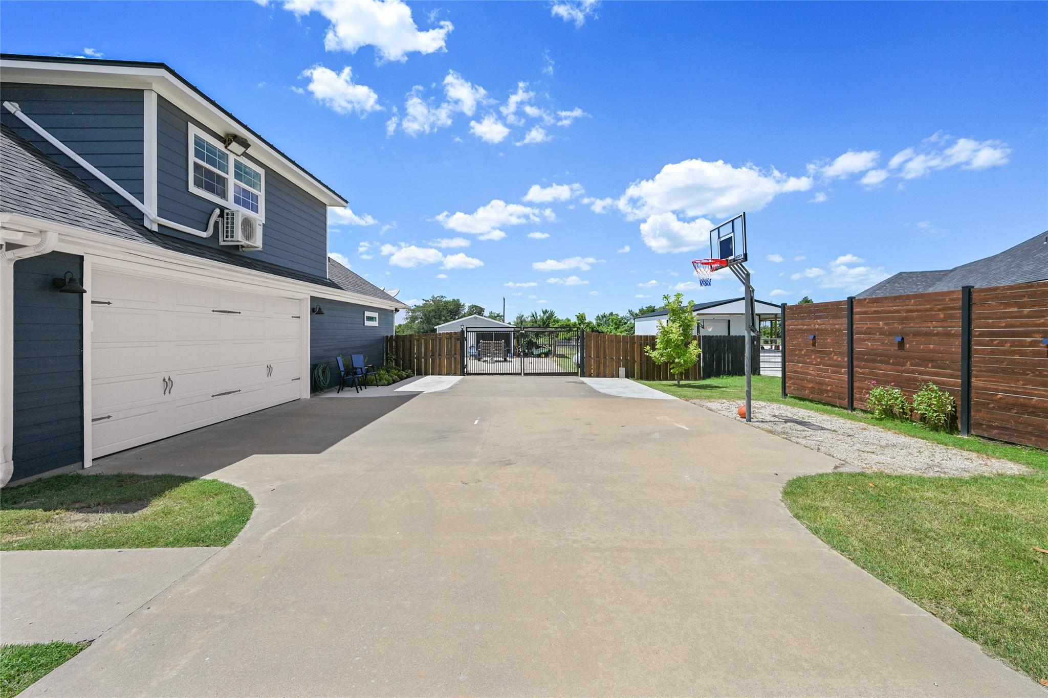 831 Mimosa Lane