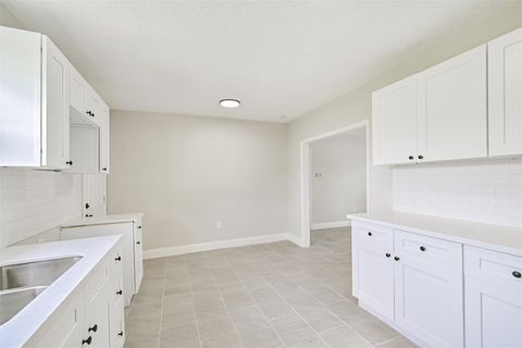 Tiny photo for 5007 Northridge Drive, Houston, TX 77033 (MLS # 85071944)