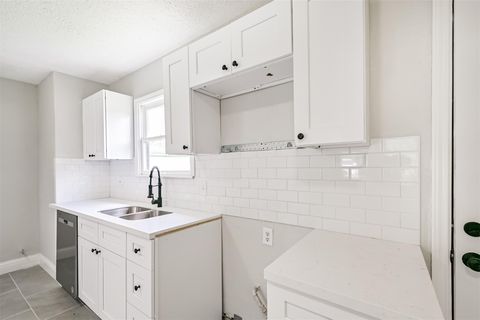 Tiny photo for 5007 Northridge Drive, Houston, TX 77033 (MLS # 85071944)