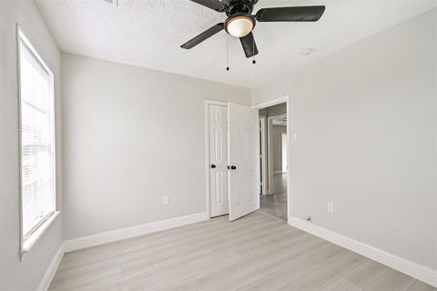 Tiny photo for 5007 Northridge Drive, Houston, TX 77033 (MLS # 85071944)