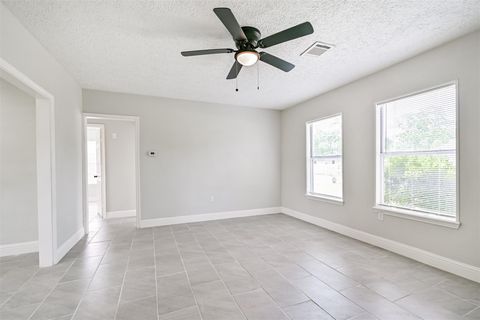 Tiny photo for 5007 Northridge Drive, Houston, TX 77033 (MLS # 85071944)