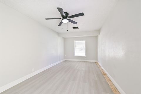 Tiny photo for 5007 Northridge Drive, Houston, TX 77033 (MLS # 85071944)