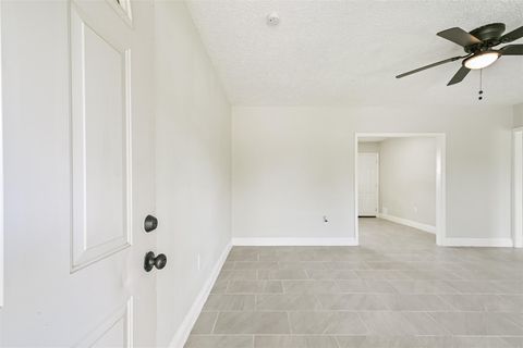 Tiny photo for 5007 Northridge Drive, Houston, TX 77033 (MLS # 85071944)