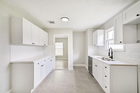 Tiny photo for 5007 Northridge Drive, Houston, TX 77033 (MLS # 85071944)