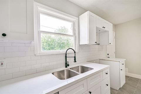 Tiny photo for 5007 Northridge Drive, Houston, TX 77033 (MLS # 85071944)