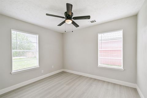 Tiny photo for 5007 Northridge Drive, Houston, TX 77033 (MLS # 85071944)