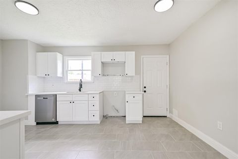 Tiny photo for 5007 Northridge Drive, Houston, TX 77033 (MLS # 85071944)