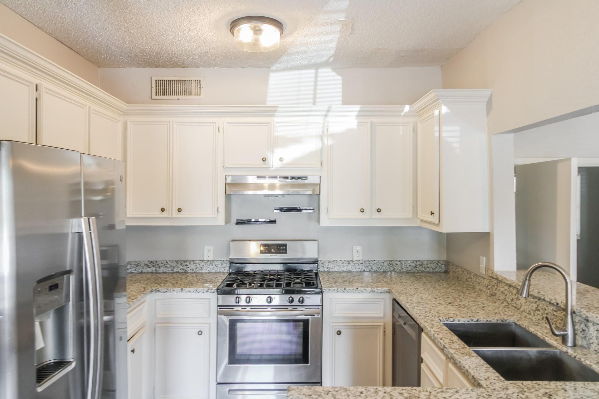 3011 Main Street 3015