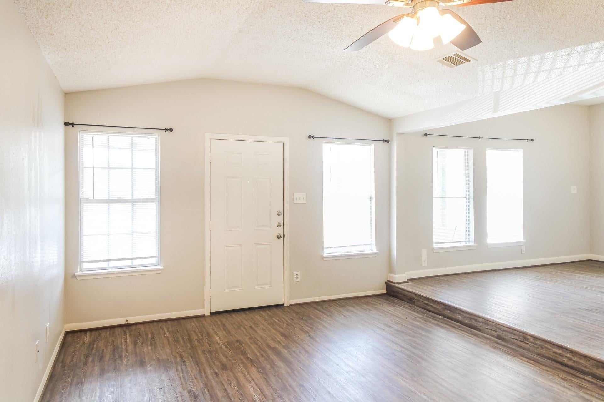 3011 Main Street 3015
