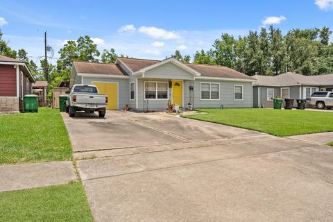 Photo of 1119 Shawnee Street, Houston, TX 77034 (MLS # 67854964) Photo of 1119 Shawnee Street, Houston, TX 77034 (MLS # 67854964)