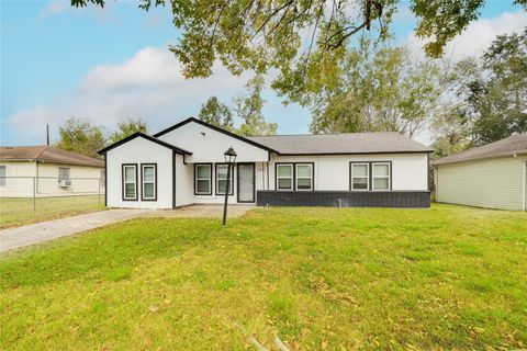 6107 Belmark Street Houston TX 77033