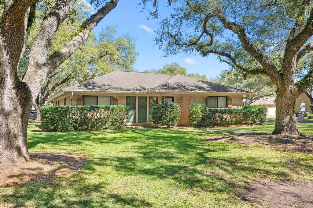 Photo of 502 Dan Street, East Bernard, TX 77435 (MLS # 96721438)