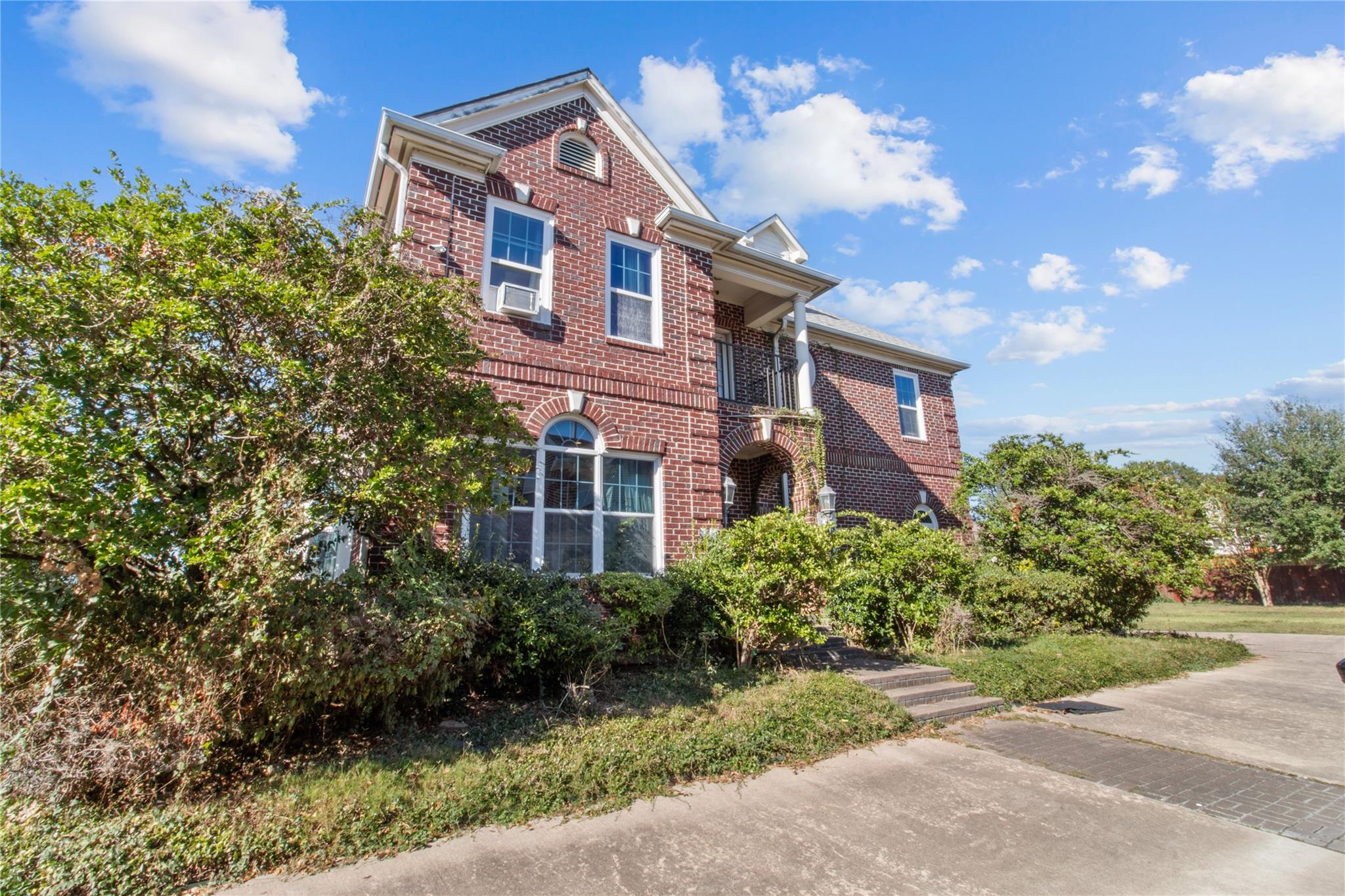 2515 N Macgregor Way