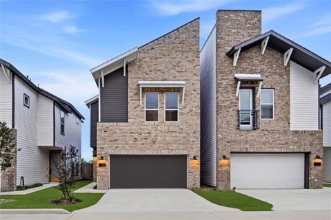Photo of 5820 Francis Oak Place, Houston, TX 77091 (MLS # 18414087)