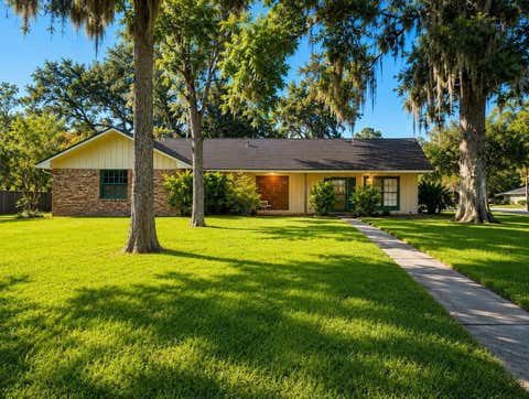 Photo of 131 Daisy Street, Lake Jackson, TX 77566 (MLS # 39963384)