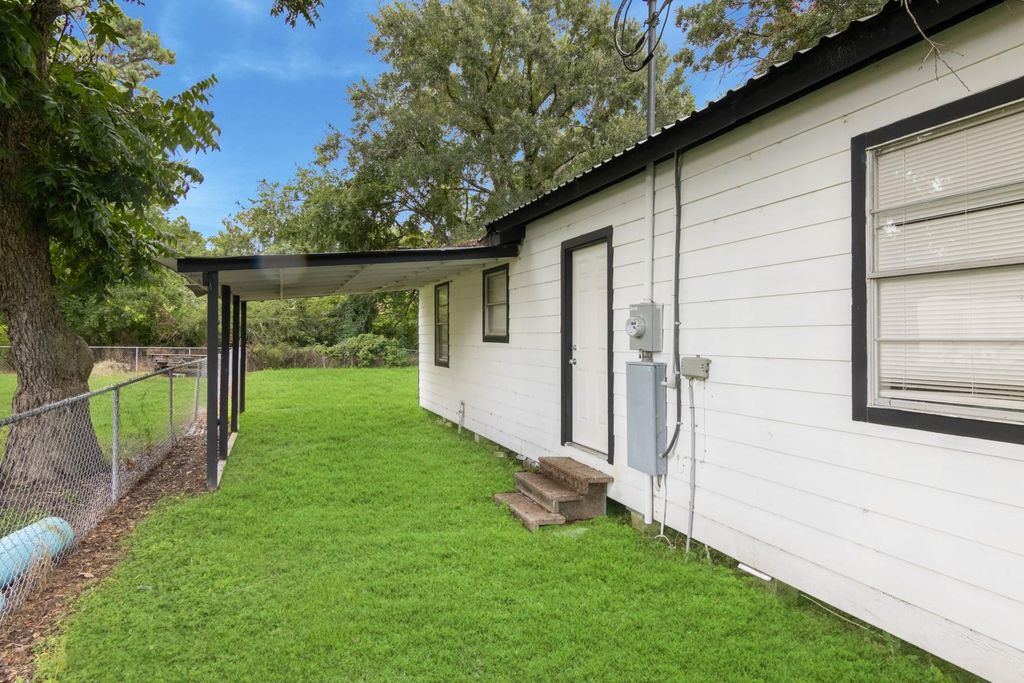 Photo of 406 Bardash Street, Cleveland, TX 77327 (MLS # 30661347)