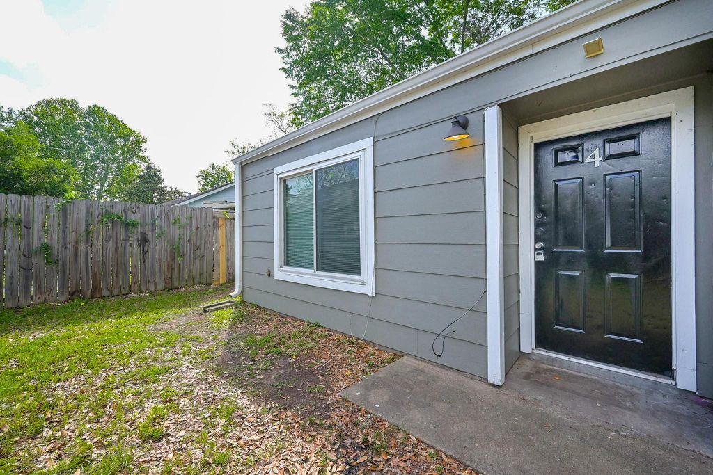Photo of 506 N 3rd Street #2, Richmond, TX 77469 (MLS # 14683830)