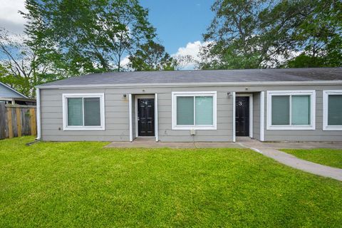 Photo of 506 N 3rd Street #2, Richmond, TX 77469 (MLS # 14683830)