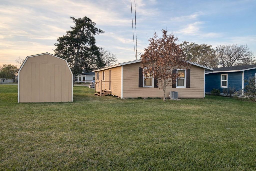 Photo of 102 Magnolia Street, Lake Jackson, TX 77566 (MLS # 24234596)