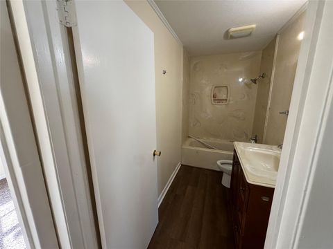 Photo of 909 14th Avenue N, Texas City, TX 77590 (MLS # 88175370)
