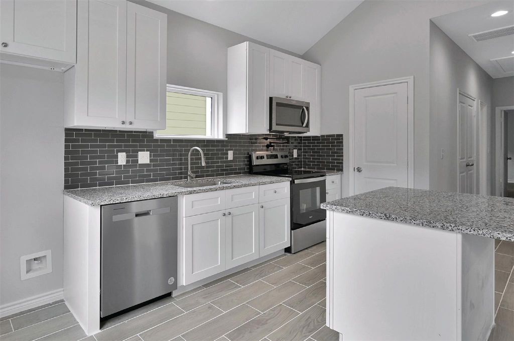 Photo of 16902 W Alderson, Montgomery, TX 77316 (MLS # 28845278)