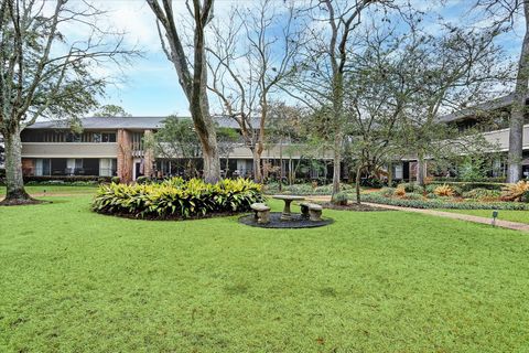 Photo of 630 S Ripple Creek Drive #630, Houston, TX 77057 (MLS # 17812204)