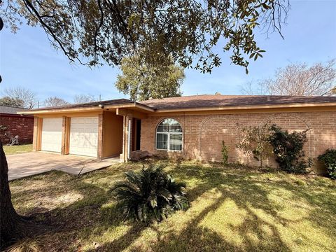 Photo of 135 Mill Stream Lane, Houston, TX 77060 (MLS # 88264363)