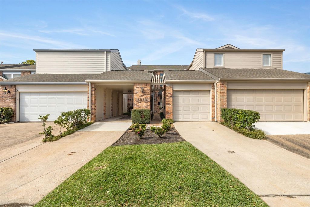 Photo of 5850 Valley Forge Drive #144, Houston, TX 77057 (MLS # 76747851)