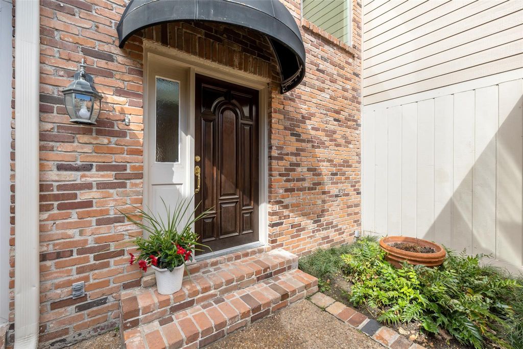 Photo of 5850 Valley Forge Drive #144, Houston, TX 77057 (MLS # 76747851)