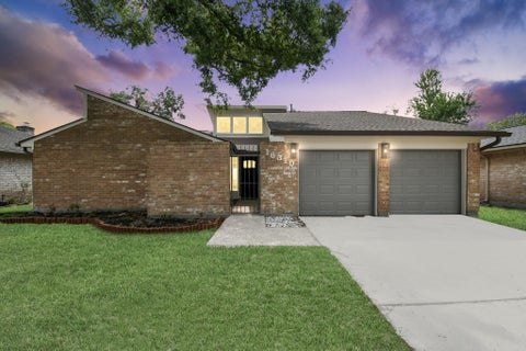 Photo of 16310 Havenhurst Drive, Houston, TX 77059 (MLS # 58377554)
