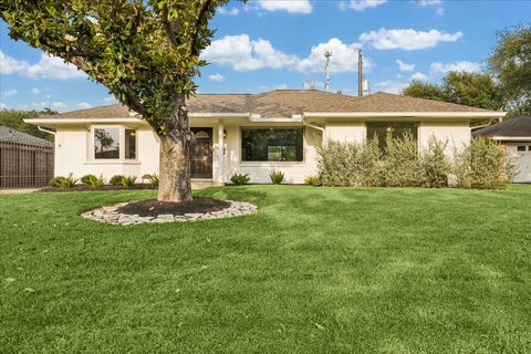 Photo of 1814 Sea Queen Court, Houston, TX 77008 (MLS # 49254545)