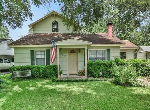 Photo of 505 N Walnut Avenue, Eagle Lake, TX 77434 (MLS # 18517639)