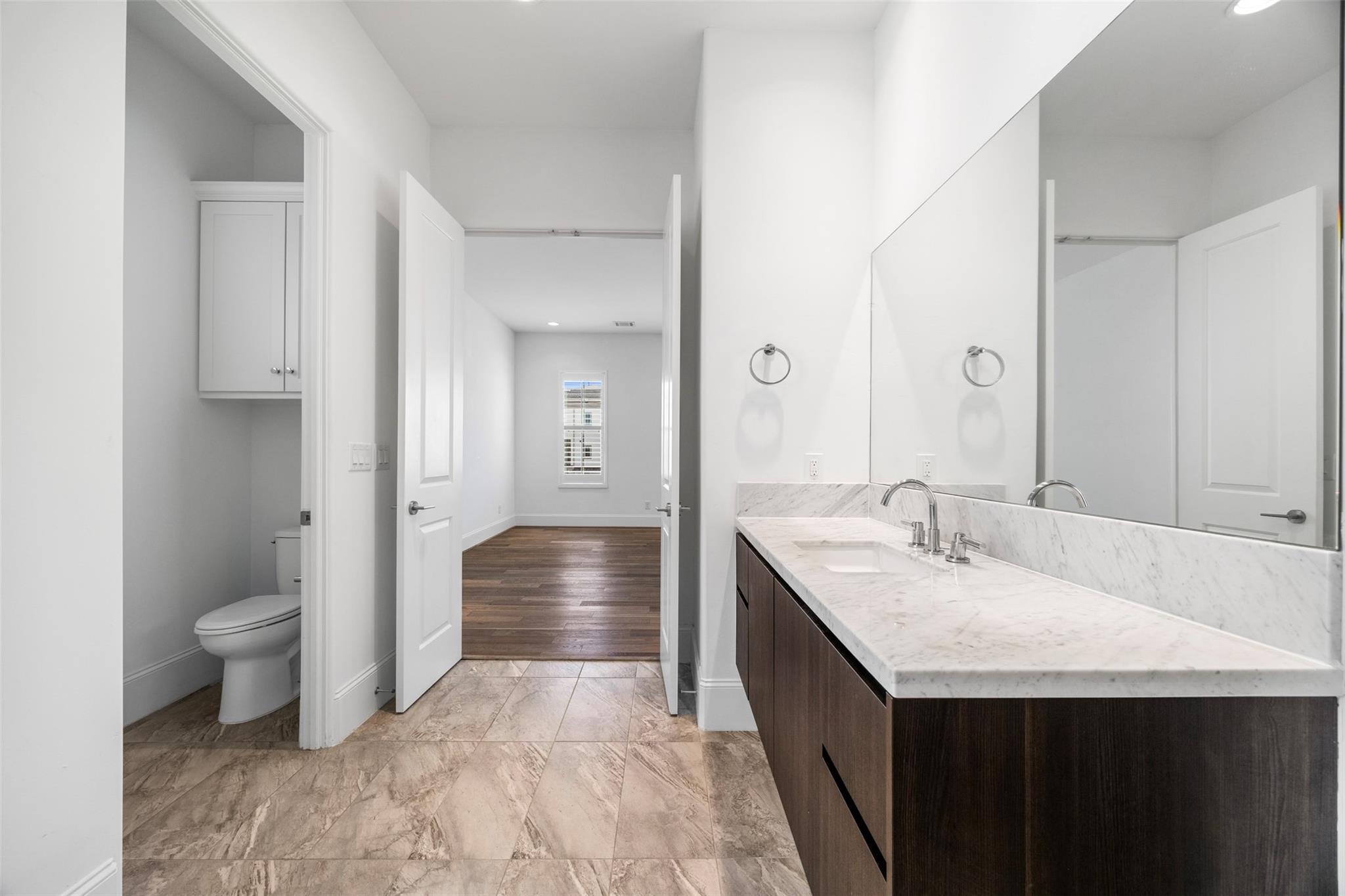 Houston, Texas 77043, United States, 4 Bedrooms Bedrooms, ,5 BathroomsBathrooms,Residential,Active,254383