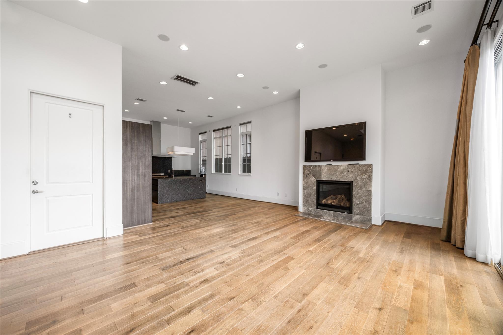 Houston, Texas 77043, United States, 4 Bedrooms Bedrooms, ,5 BathroomsBathrooms,Residential,Active,254383