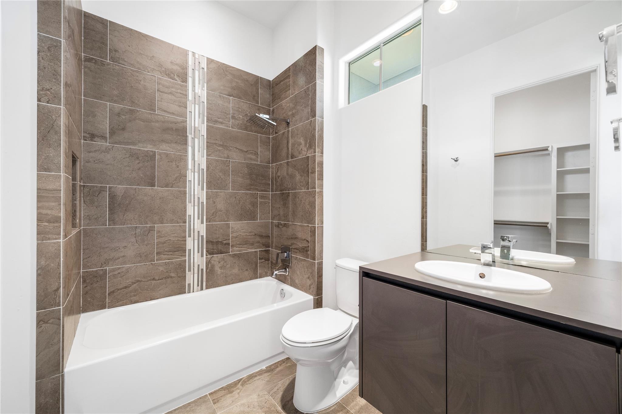 Houston, Texas 77043, United States, 4 Bedrooms Bedrooms, ,5 BathroomsBathrooms,Residential,Active,254383