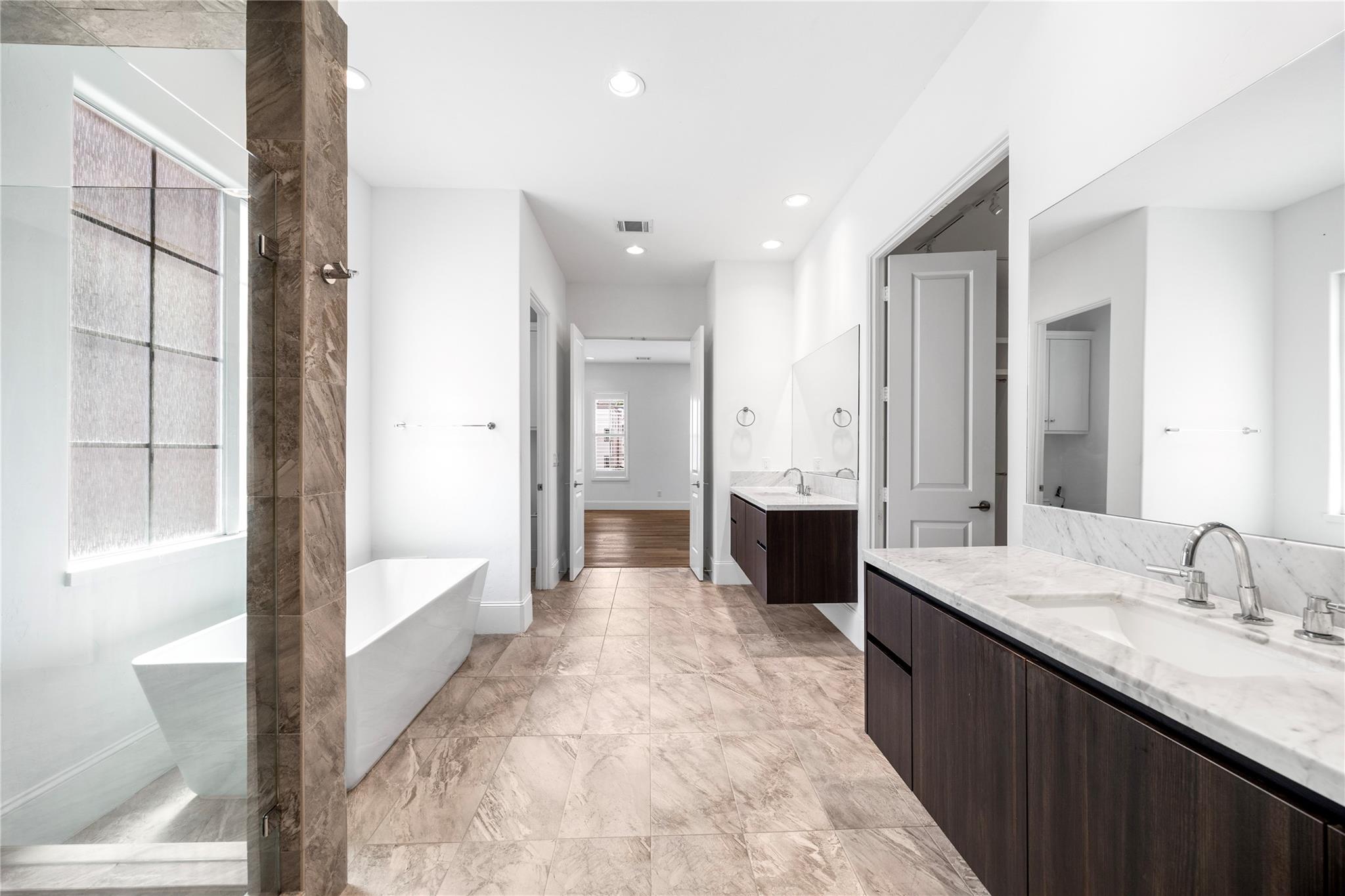 Houston, Texas 77043, United States, 4 Bedrooms Bedrooms, ,5 BathroomsBathrooms,Residential,Active,254383