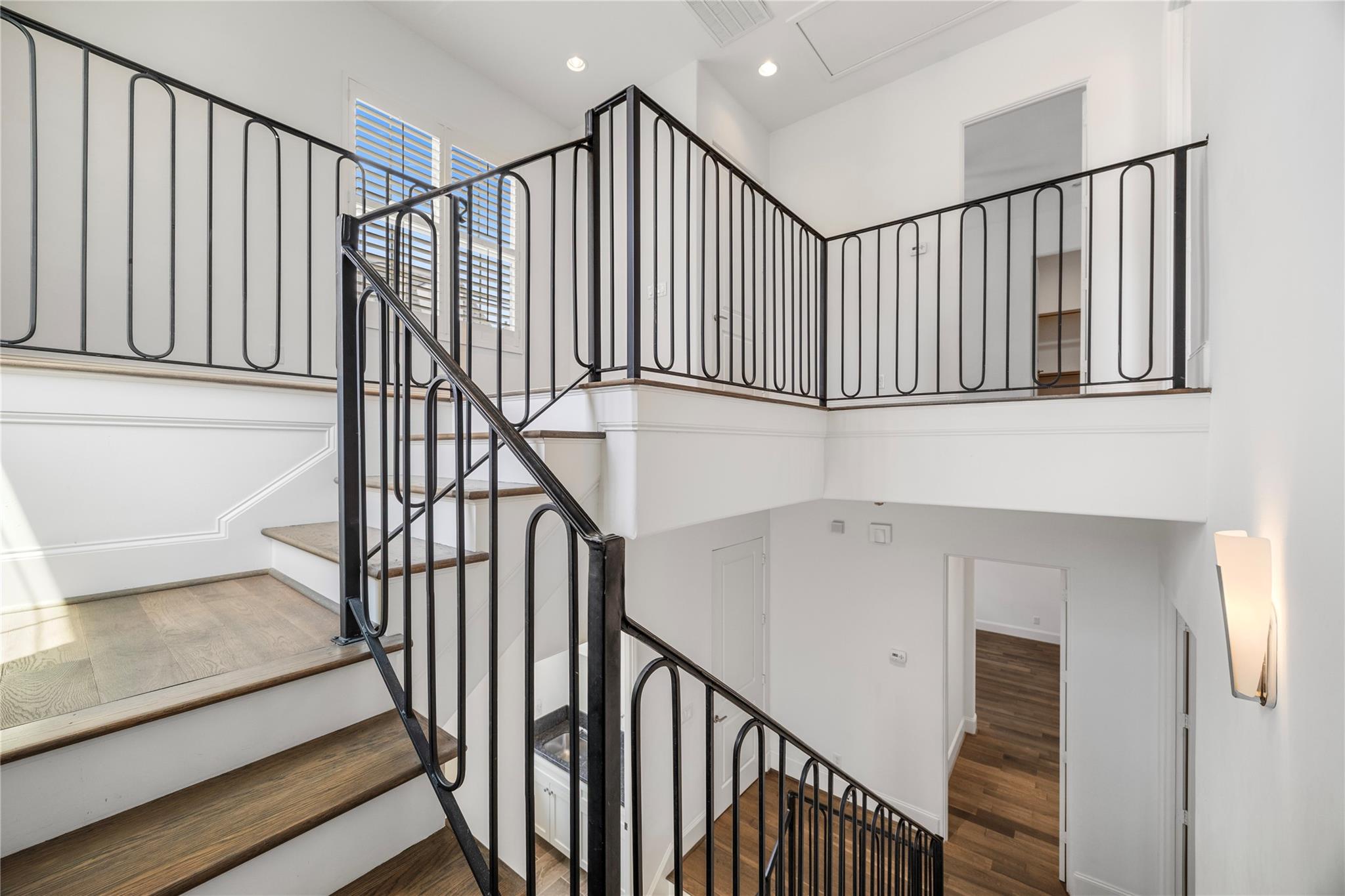 Houston, Texas 77043, United States, 4 Bedrooms Bedrooms, ,5 BathroomsBathrooms,Residential,Active,254383