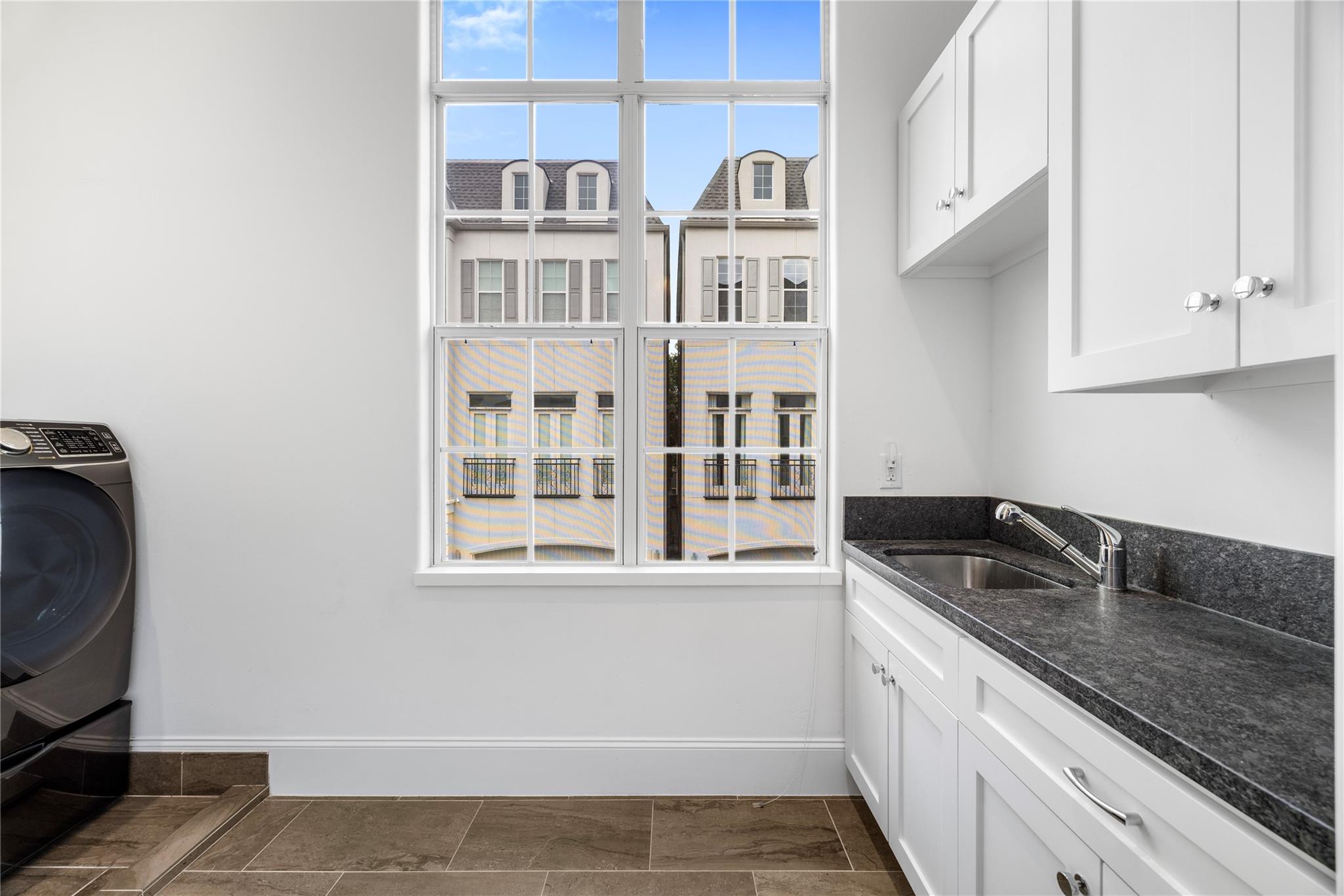 Houston, Texas 77043, United States, 4 Bedrooms Bedrooms, ,5 BathroomsBathrooms,Residential,Active,254383