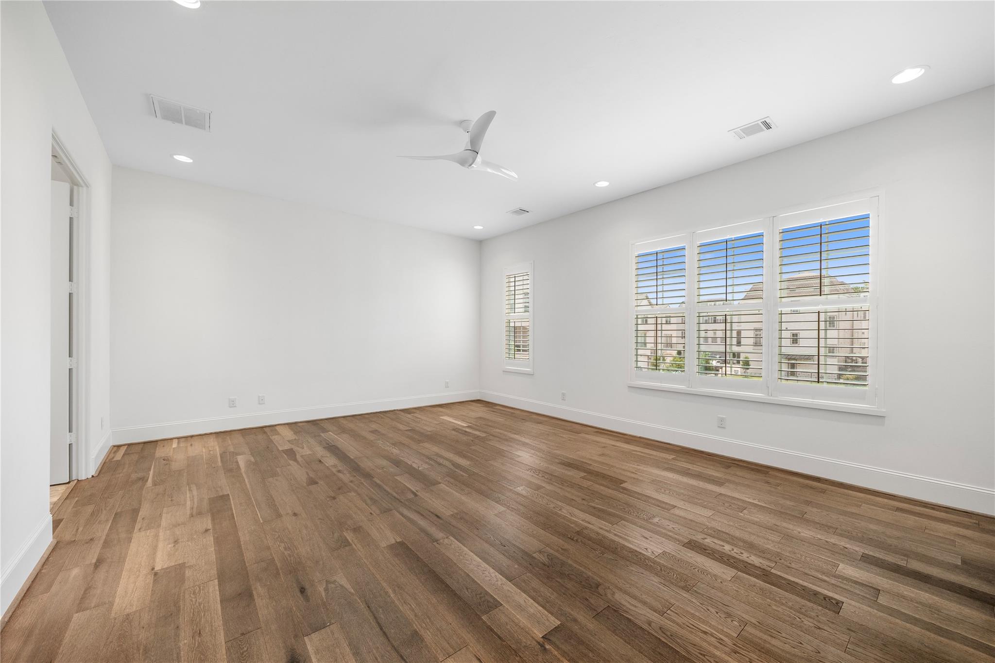 Houston, Texas 77043, United States, 4 Bedrooms Bedrooms, ,5 BathroomsBathrooms,Residential,Active,254383