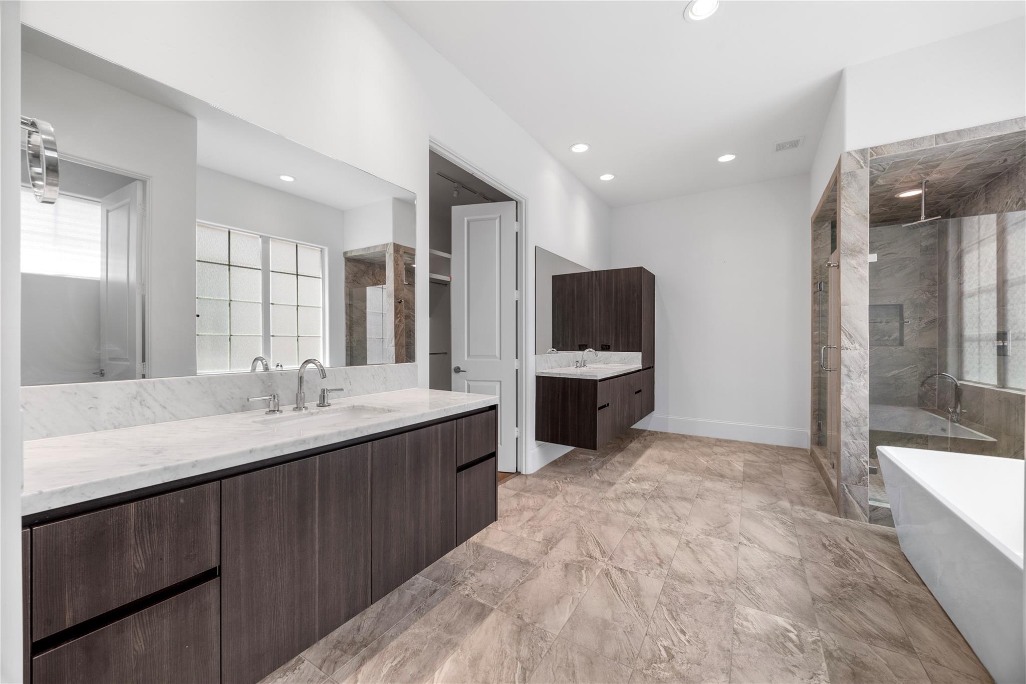 Houston, Texas 77043, United States, 4 Bedrooms Bedrooms, ,5 BathroomsBathrooms,Residential,Active,254383