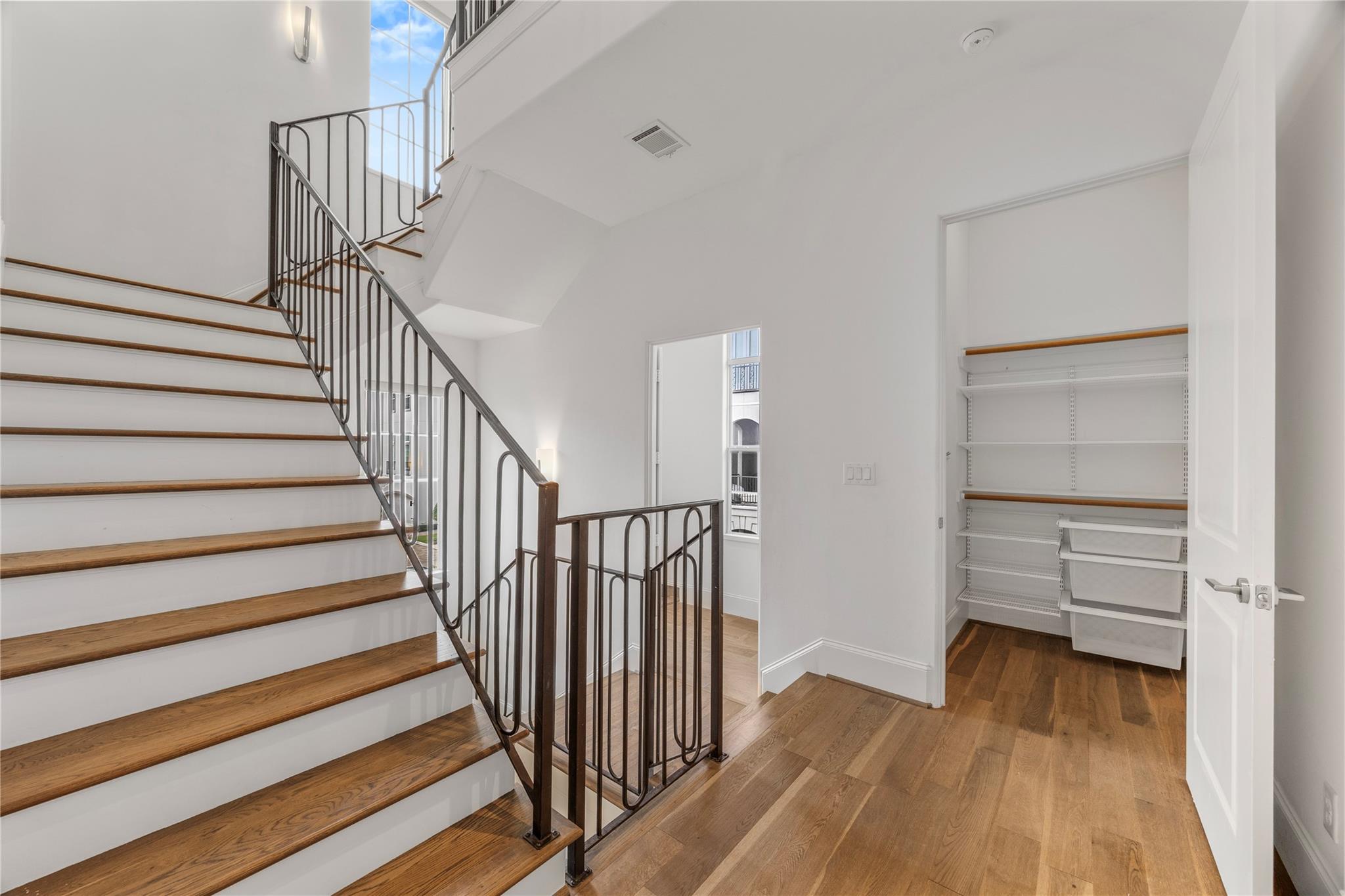 Houston, Texas 77043, United States, 4 Bedrooms Bedrooms, ,5 BathroomsBathrooms,Residential,Active,254383