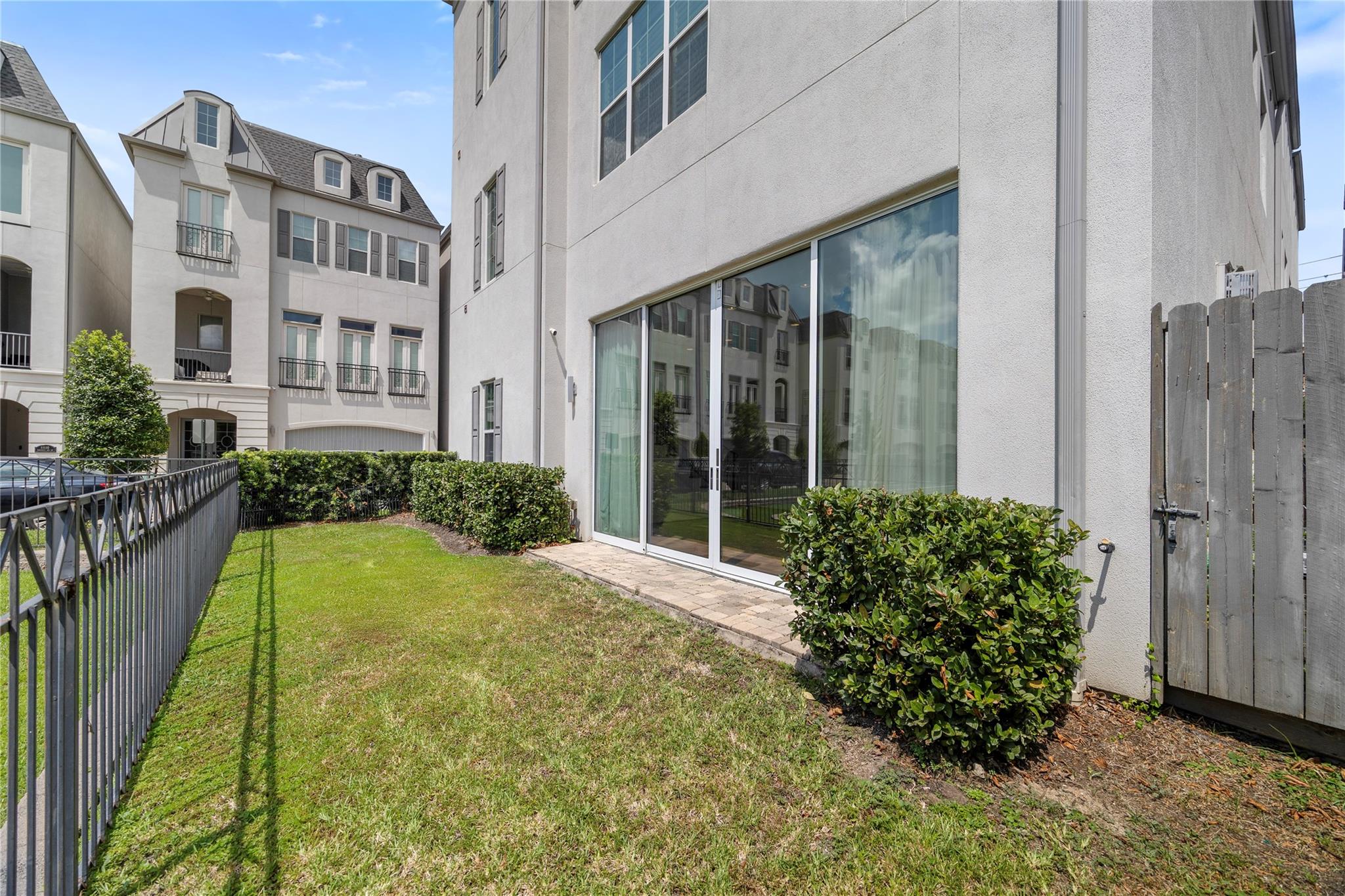 Houston, Texas 77043, United States, 4 Bedrooms Bedrooms, ,5 BathroomsBathrooms,Residential,Active,254383