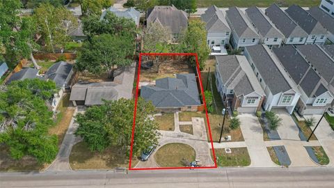 5609 Newcastle Street Bellaire TX 77401