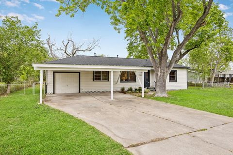 Photo of 13226 8th Street, Santa Fe, TX 77510 (MLS # 62496773)