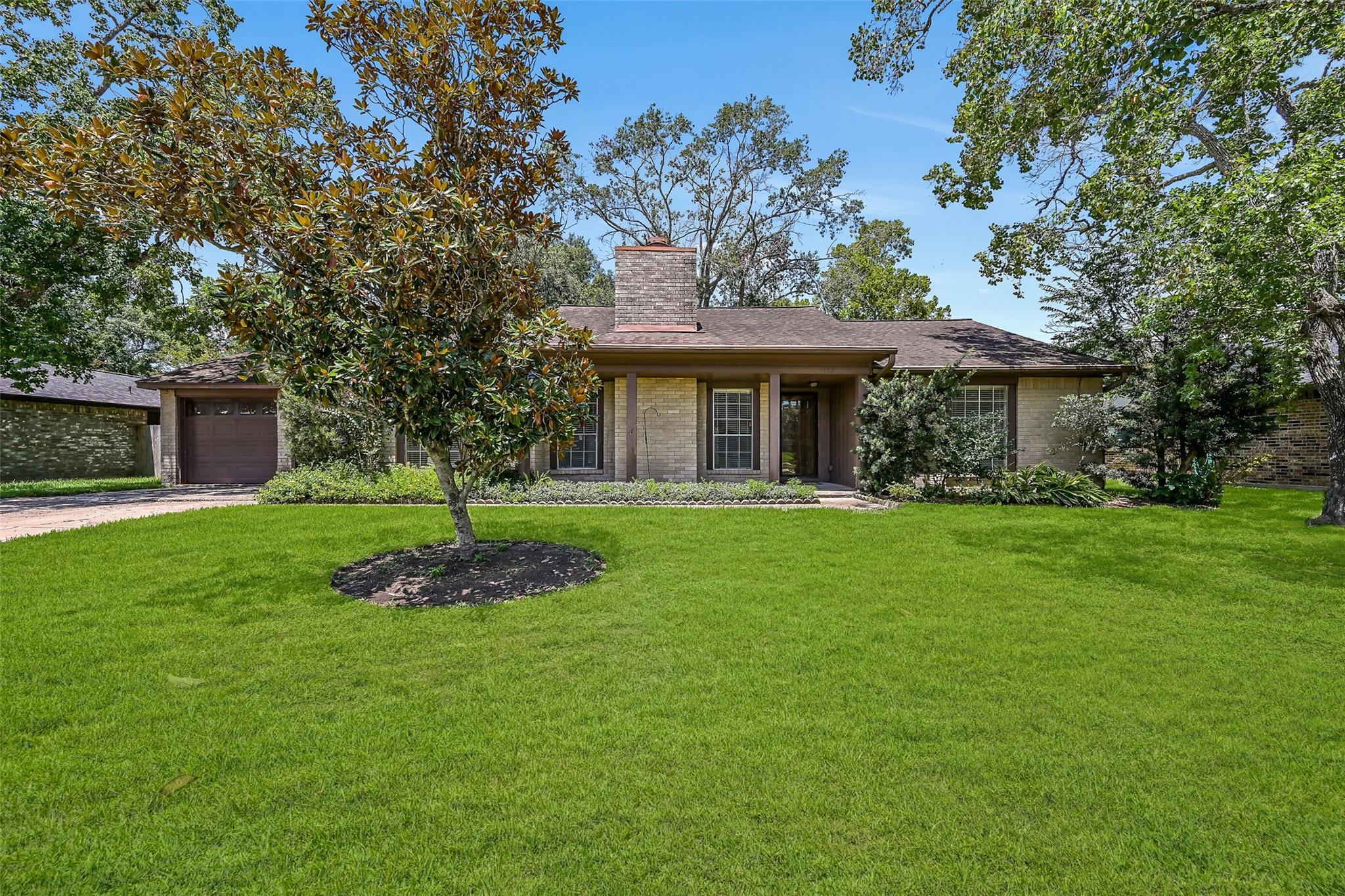 1109 W Castlewood Avenue