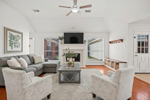 Photo of 6314 Castle Lane Dr Drive, Houston, TX 77066 (MLS # 23844221)