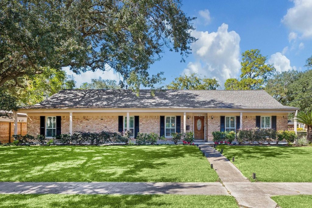 Photo of 10902 Mullins Drive, Houston, TX 77096 (MLS # 53430661)