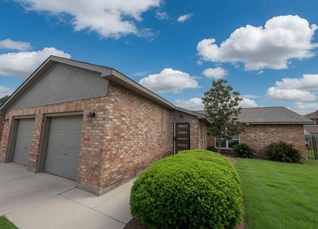 Photo of 11319 Paramount Lane, Houston, TX 77067 (MLS # 32832842)