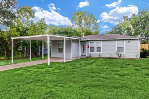 Photo of 6634 Granite Street, Houston, TX 77092 (MLS # 94878621)