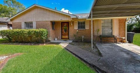 Photo of 2116 Godfrey Street, Baytown, TX 77521 (MLS # 38739369)